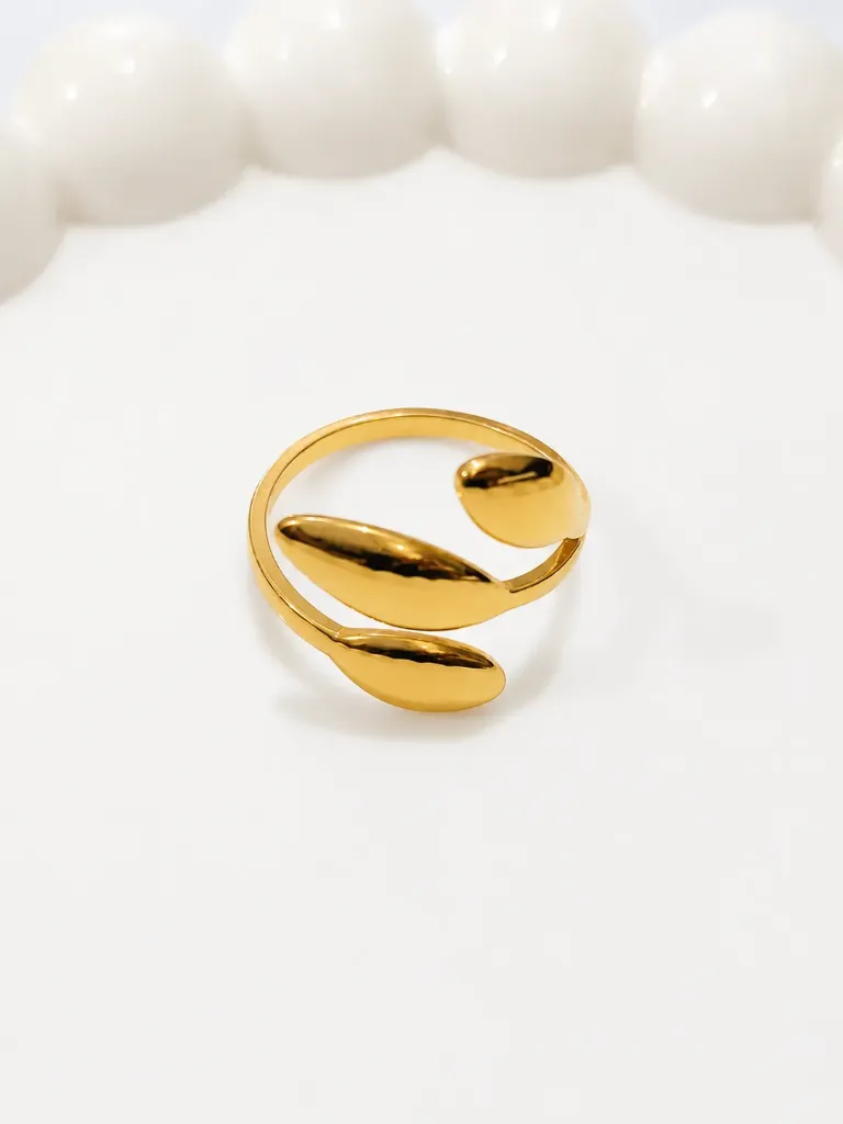Leaf-inspired Minimalist Statement Ring